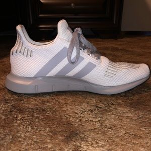 Adidas swift run tennis shoes